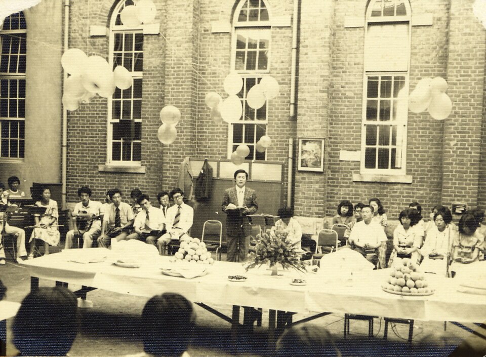 1975년 성도교회 대학부가 유학을 떠나는 옥한흠 목사를 위해 마련한 환송예배 장면